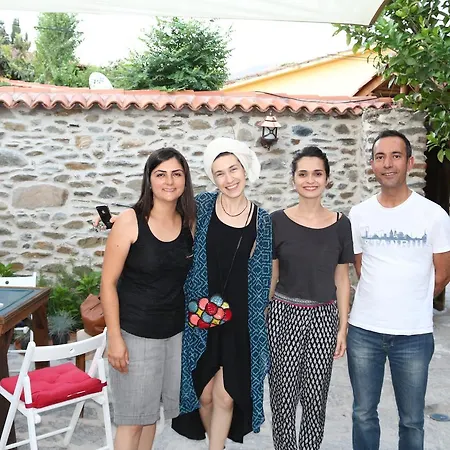 Saliha Hanim Tas 3*