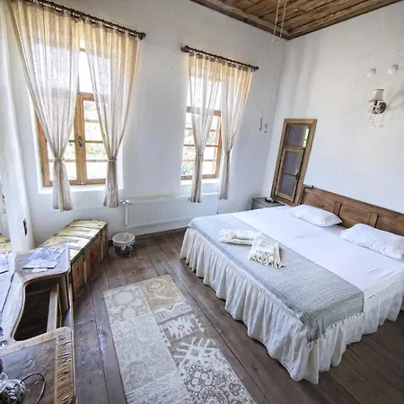 Saliha Hanim Tas 3* Birgi